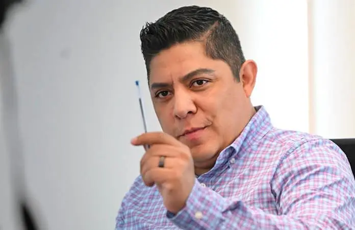 Denuncia gobernador "grilla" de la UASLP (VIDEO)
