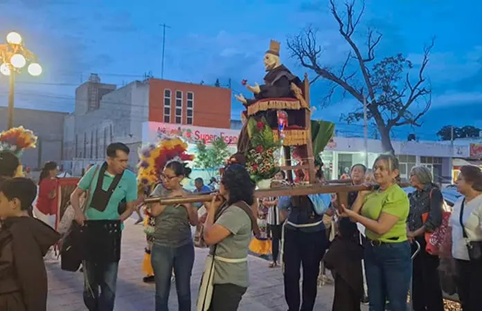 Imagen de San Francisco recorre varios templos