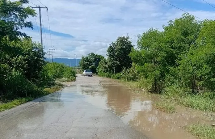 Lluvias bloquean puente Juárez