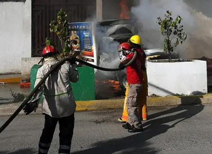 Normalistas atacan Palacio de Justicia Normalistas atacan Palacio de Justicia