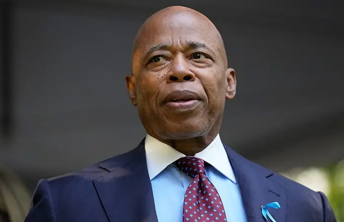 Alcalde de Nueva York abandona su campaña