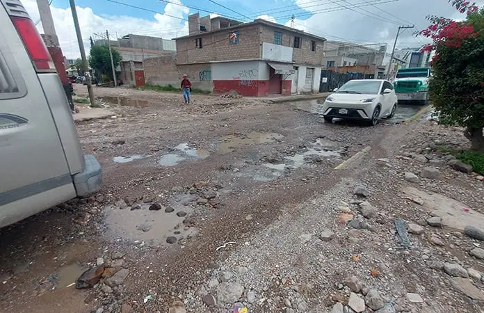 Avenida Juárez, cubierta de arena y piedras