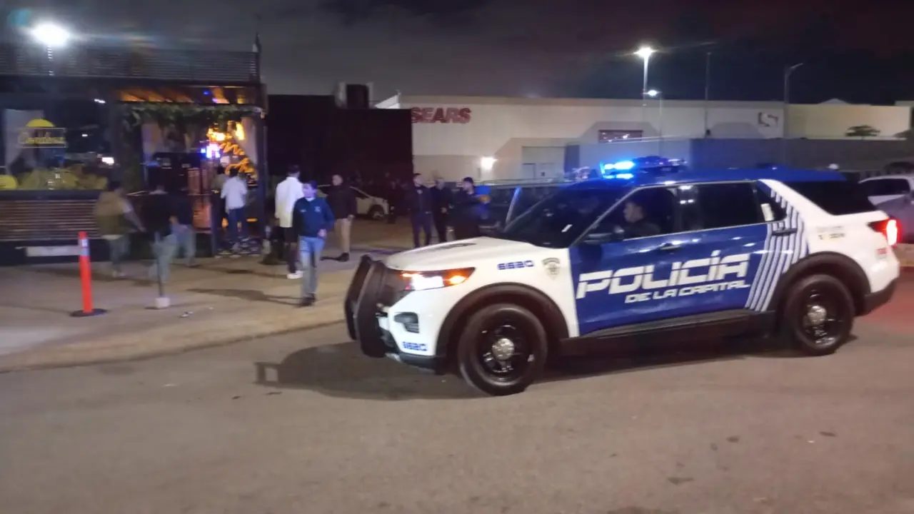 Balean fachada de bar en Lomas del Tec