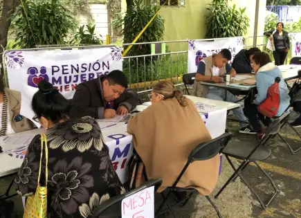 Entrega de tarjetas de la Pensión Mujeres Bienestar iniciará en octubre