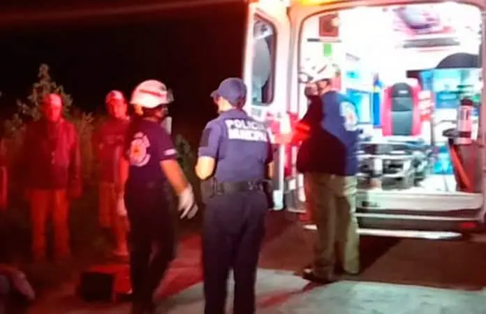 Motociclista chocó contra auto, grave