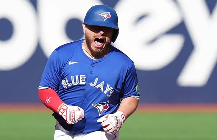 Obtienen Azulejos título del Este 