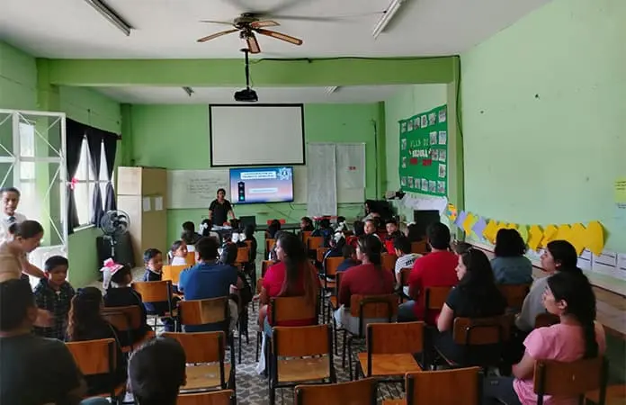 Ofrecen pláticas de vialidad en escuelas