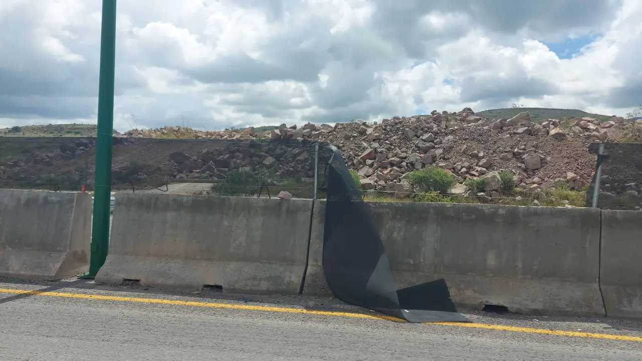 Malla dañada en la Vía Alterna Sur