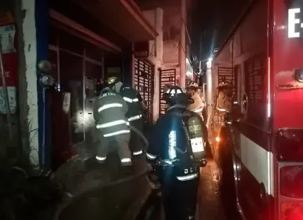 Un cortocircuito incendia depósito de cerveza