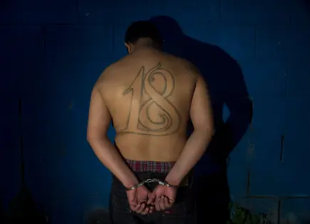 Condenados exministros y exalcalde por negociar con pandillas en El Salvador