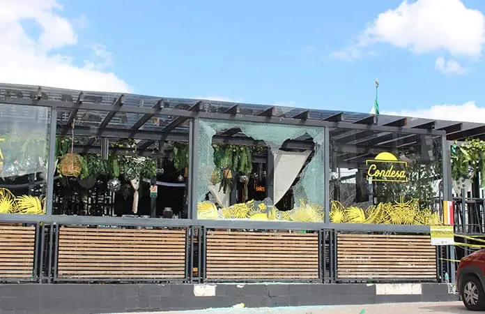 Confirman dos heridos por balacera en bar de Lomas