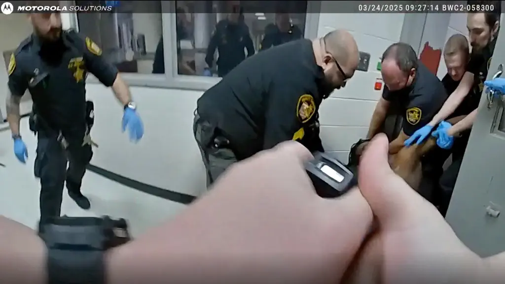 Muerte en cárcel de Ohio: Familia logra acuerdo de 7 mdd