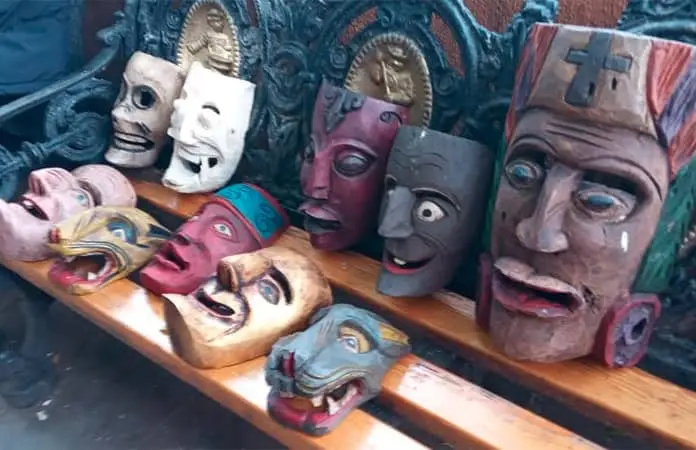 Ofertan artesanos diversos productos