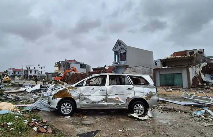 Tifón deja una estela fatal