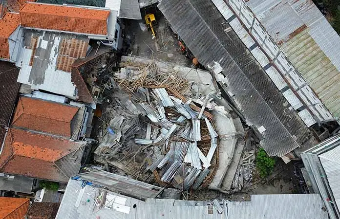 Colapso fatal de edificio en Indonesia