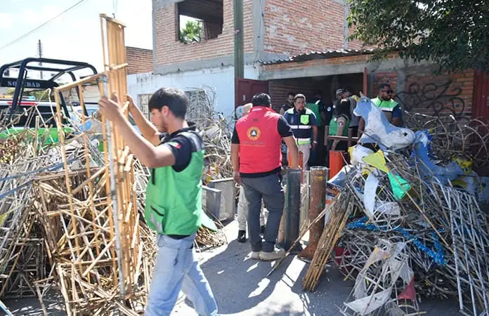 Dos lesionados, deja incendio en taller de pirotecnia