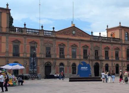 Estudiantes de la UASLP defienden su derecho a manifestarse vs. gobierno