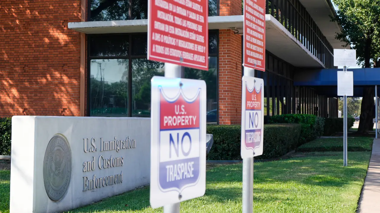 Muere ciudadano mexicano en tiroteo en oficina de inmigración de Dallas