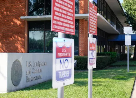 Muere ciudadano mexicano en tiroteo en oficina de inmigración de Dallas Muere ciudadano mexicano en tiroteo en oficina de inmigración de Dallas