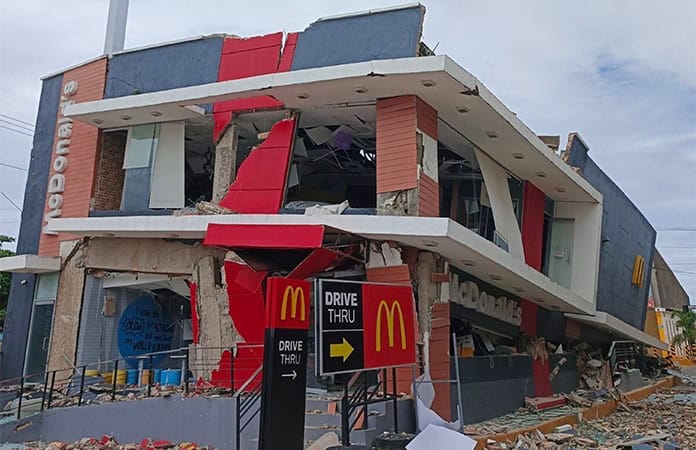 Sismo de 6.9 en Filipinas mata a 31 personas Sismo de 6.9 en Filipinas mata a 31 personas