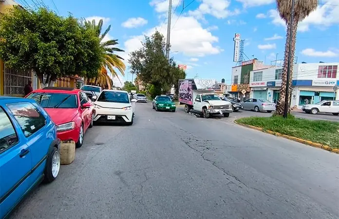 Sólo daños, deja choque de camionetas