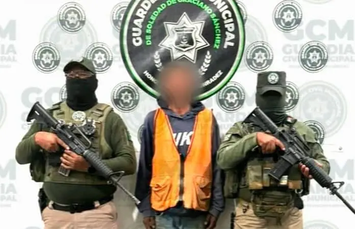 Detienen en Soledad a sujeto con una pistola