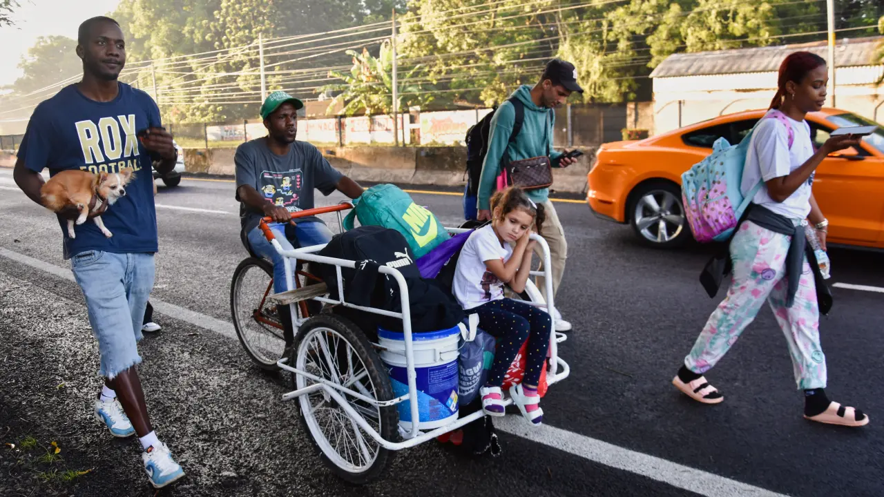 Grupo de migrantes parte de Tapachula hacia Ciudad de México