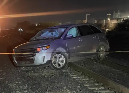 Un muerto y tres heridos en choque con locomotora en ZI Un muerto y tres heridos en choque con locomotora en ZI