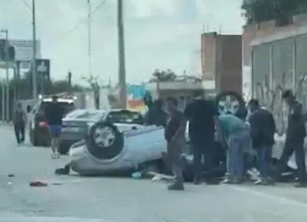 Volcadura y choque en Circuito Potosí dejan cuantiosos daños