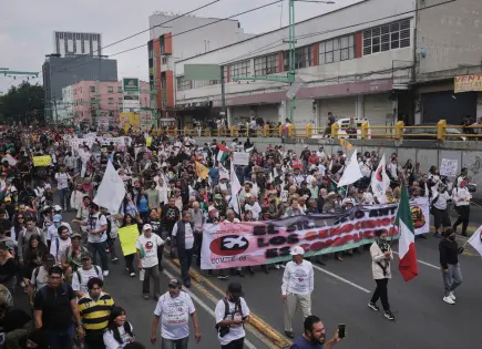 57 años después, marcha conmemorativa en Tlatelolco busca justicia por matanza 57 años después, marcha conmemorativa en Tlatelolco busca justicia por matanza