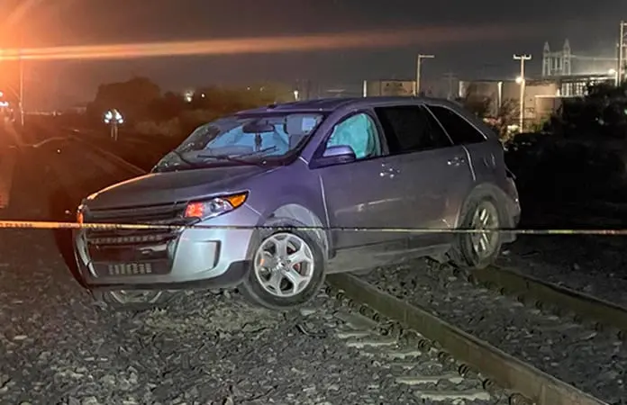 Conductor muere al tratar de ganarle al ferrocarril en la ZI