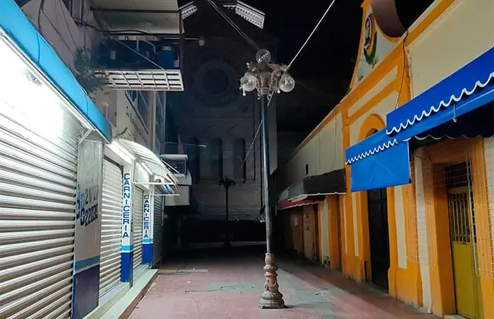 Demandan reparar alumbrado público