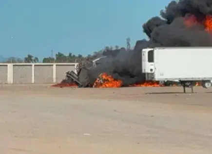 Explota pipa con diésel en Los Mochis