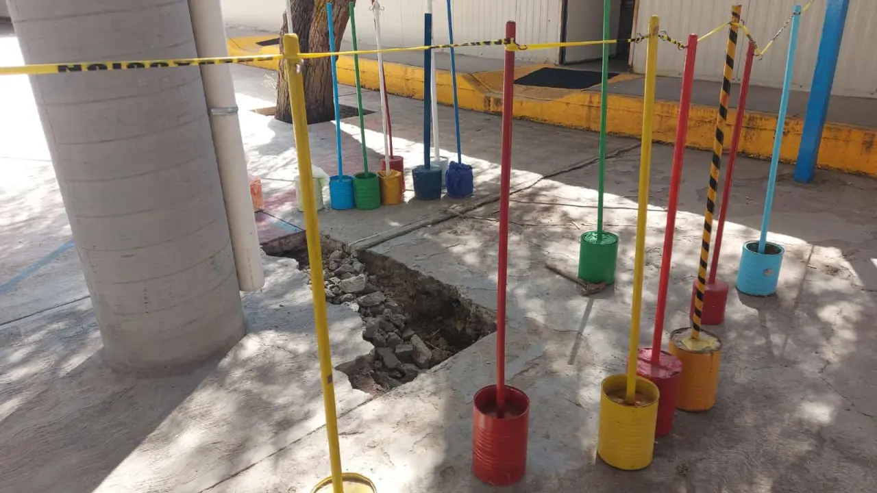 Madres bloquean avenida para garantizar seguridad en preescolar La Lomita