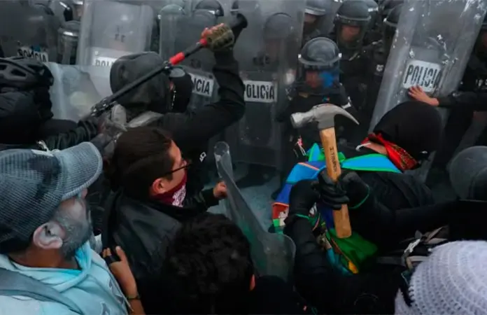 Policías Hospitalizados Tras Marcha del 2 de Octubre