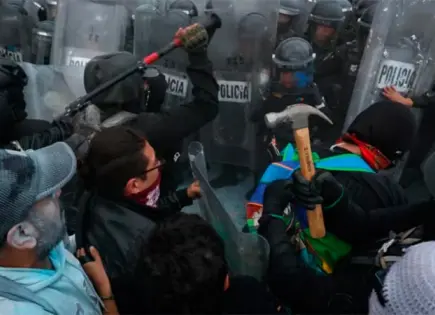 Policías Hospitalizados Tras Marcha del 2 de Octubre