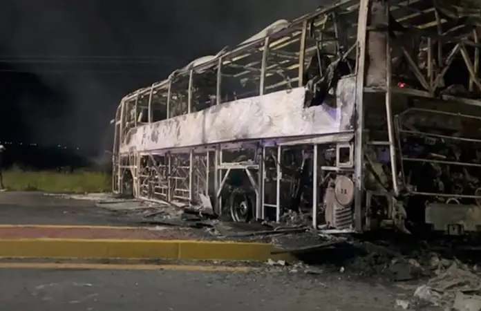 Con bloqueos sitian Zacatecas