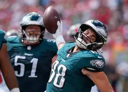 Eagles y Packers se enfrentan en duelo crucial en Monday Night Football Eagles y Packers se enfrentan en duelo crucial en Monday Night Football