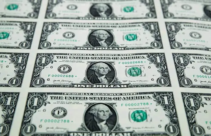 Termina racha de ganancias del peso