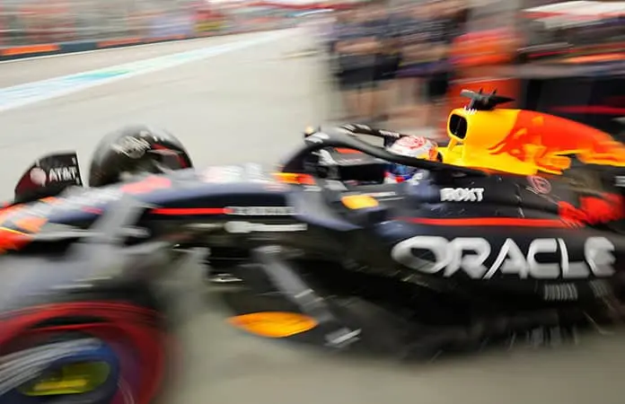 Va Verstappen por todo en Singapur
