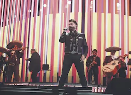 Alejandro Fernández convierte la nostalgia en homenaje a su padre en el Estadio GNP