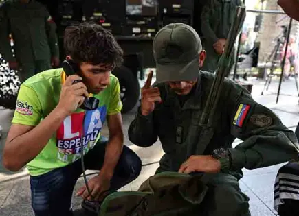 Militares venezolanos capacitan a los civiles