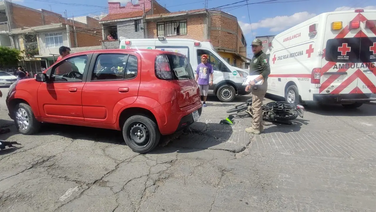 Motociclista resulta con golpes tras choque en la colonia Praderas del Maurel