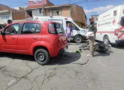 Motociclista resulta con golpes tras choque en la colonia Praderas del Maurel