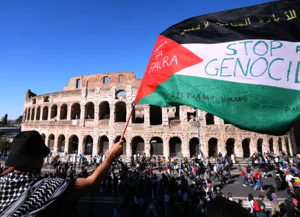 Protestas masivas en Roma contra campaña militar en Gaza Protestas masivas en Roma contra campaña militar en Gaza