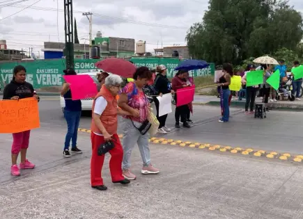 Bloquean avenida Seminario por desabasto de agua