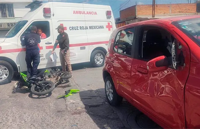 Chocan moto y carro en Praderas del Maurel