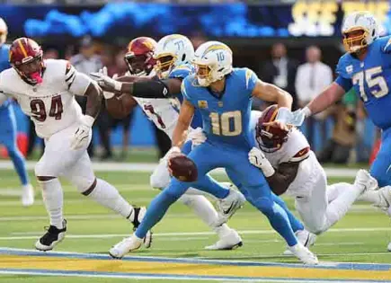 Commanders vienen de atrás y vencen a Chargers