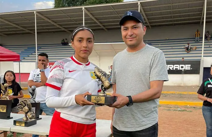 Debuta Brenda Guadalupe con el equipo del Necaxa