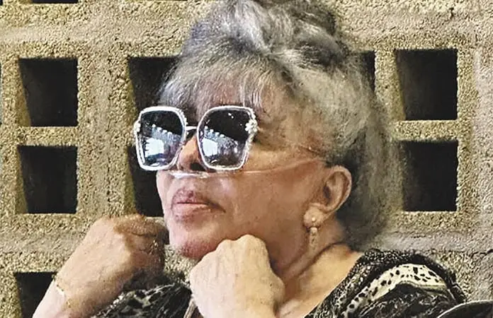 VERÓNICA CASTRO ES CAPTADA CON OXÍGENO